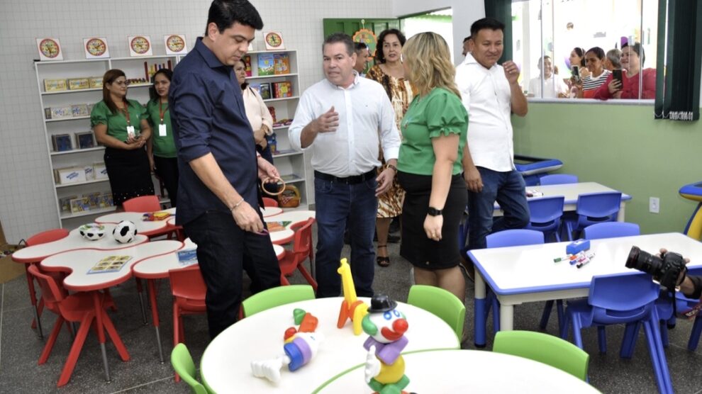 No momento, você está visualizando Prefeito entrega ampliação, modernização de escola e praça em Várzea Grande