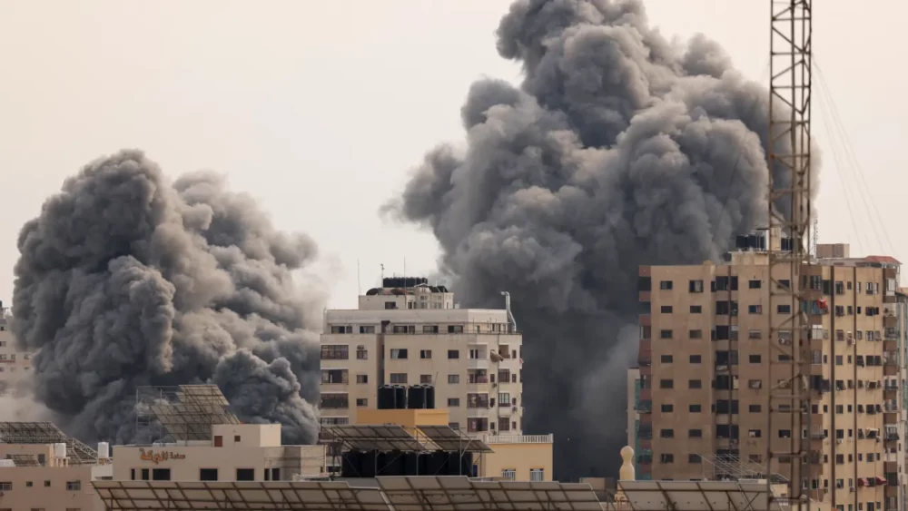 No momento, você está visualizando Hamas ataca Tel-Aviv e diz que não negociará reféns