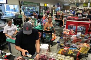 Leia mais sobre o artigo Alimentos pesam e alta do IPCA-15 acelera em novembro