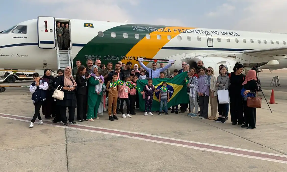No momento, você está visualizando Brasileiros repatriados de Gaza já estão a caminho do Brasil