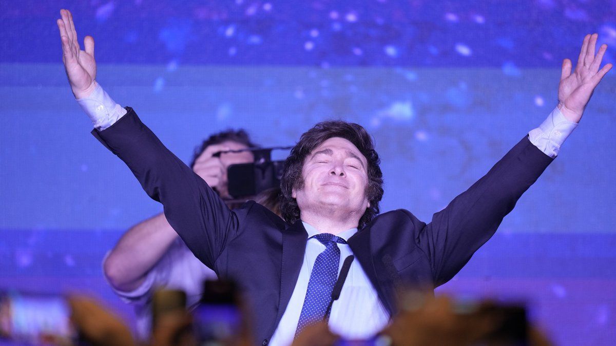 No momento, você está visualizando Javier Milei é eleito presidente da Argentina