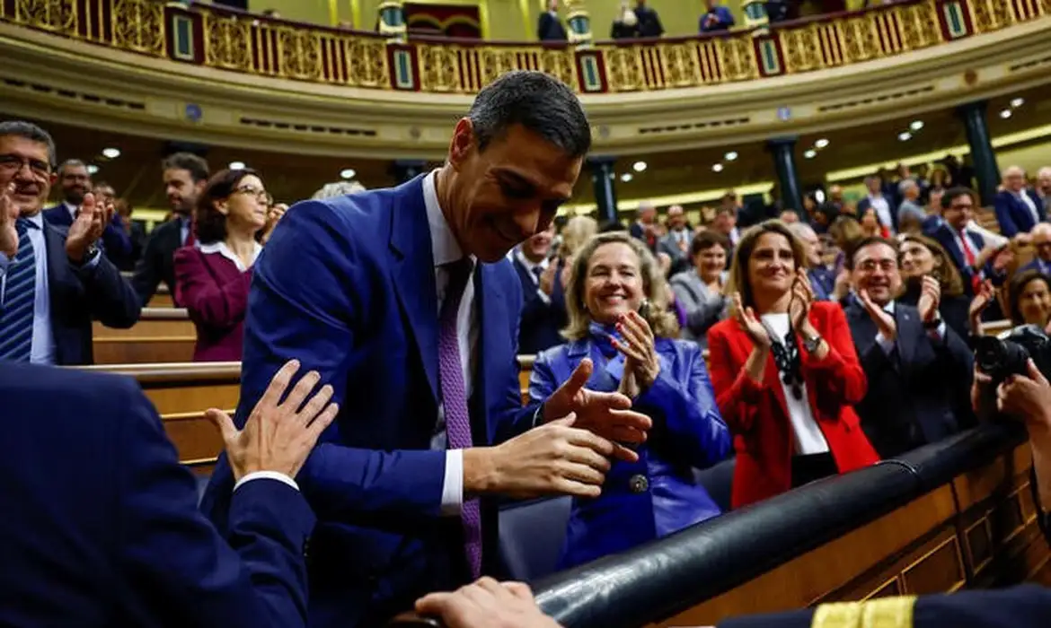 No momento, você está visualizando Pedro Sánchez garante outro mandato como primeiro-ministro da Espanha