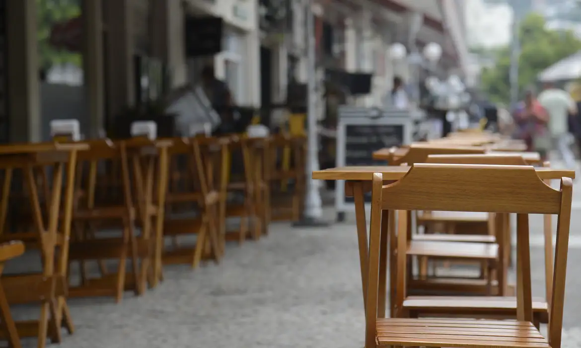 No momento, você está visualizando Pesquisa mostra que 35% de empresários de bares e restaurantes pretendem contratar
