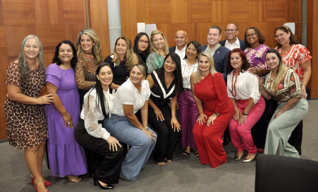 No momento, você está visualizando Secretário de Várzea Grande recebe medalha Lenine Póvoas da ALMT