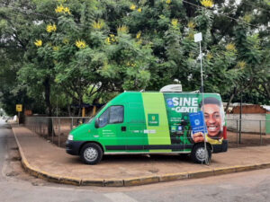 Leia mais sobre o artigo Van do Sine leva oportunidades de emprego à comunidade do Rio dos Peixes