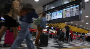 Leia mais sobre o artigo Brasil deve encerrar 2023 com mais de 6 milhões de turistas estrangeiros