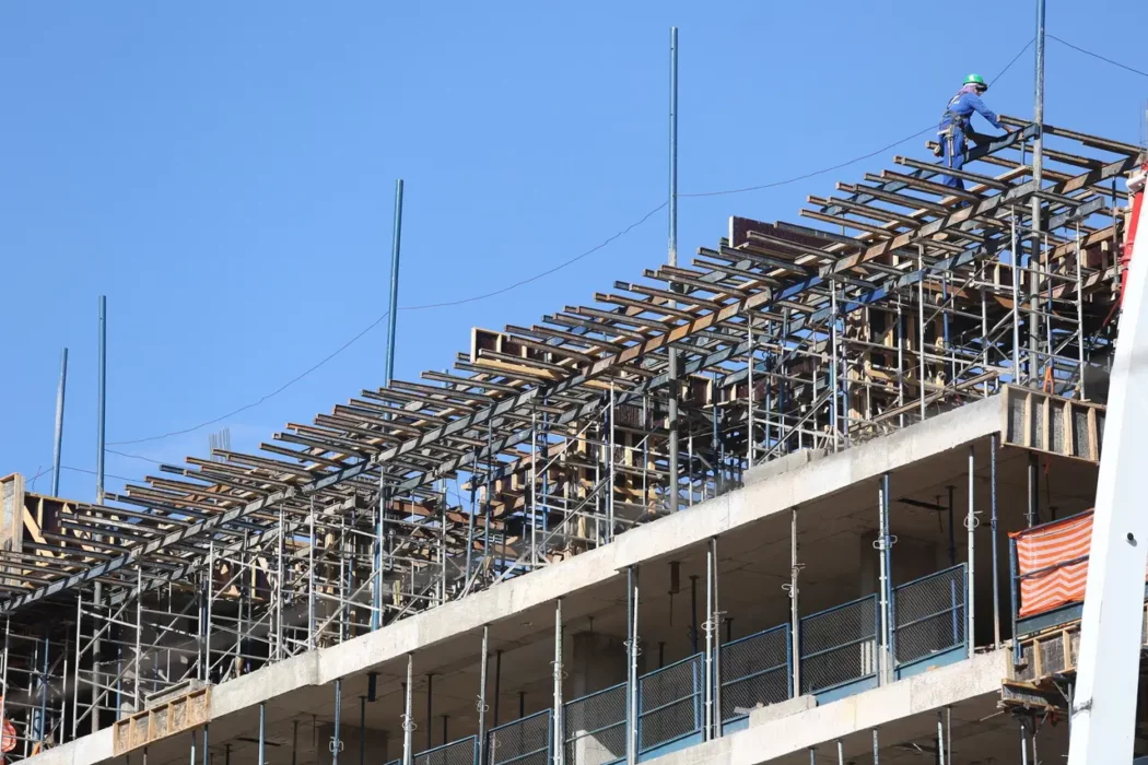 No momento, você está visualizando Confiança da construção cai 0,2 ponto em dezembro, mostra FGV