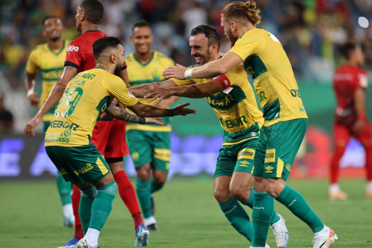No momento, você está visualizando Cuiabá encerra Brasileirão vencendo por 3 a 0 o Athlético PR