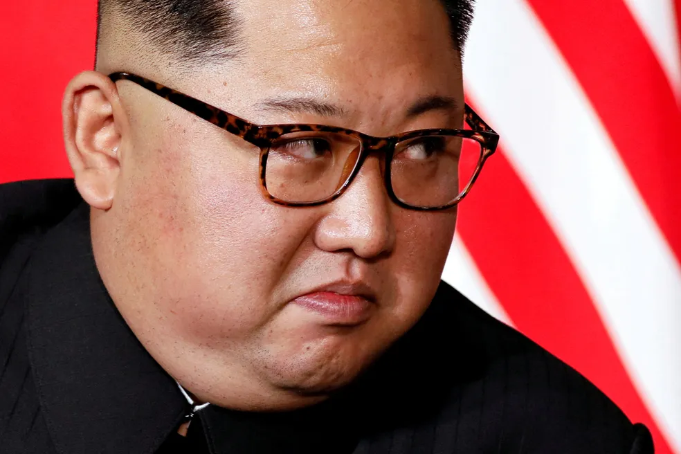 No momento, você está visualizando Kim Jong-un pede urgência para Coreia do Norte ‘acelerar’ preparativos de guerra