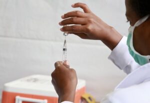 Leia mais sobre o artigo Vacina inédita contra câncer de pele chega em 2025, afirma Moderna