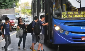 Leia mais sobre o artigo Volume de serviços recua 0,6% em outubro, revela IBGE