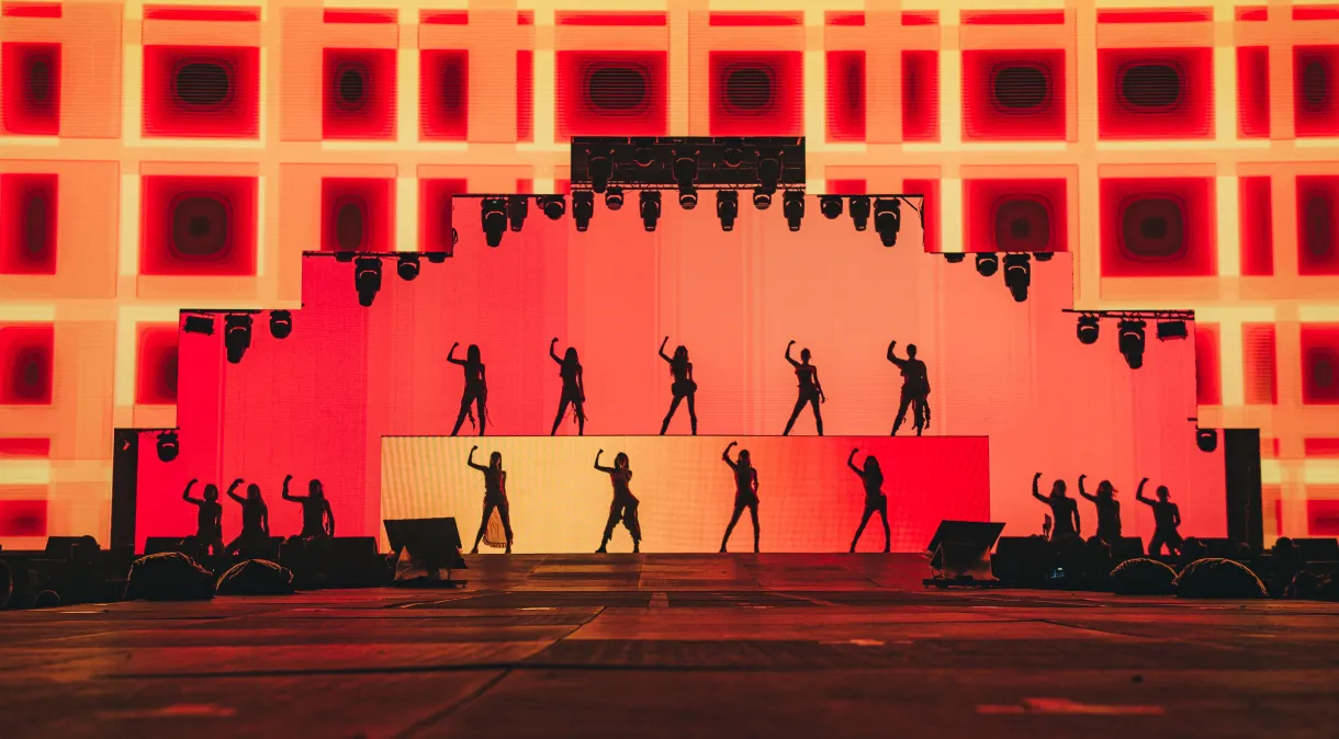 No momento, você está visualizando Grupo de k-pop TWICE emociona fãs brasileiros em primeiro show no Brasil