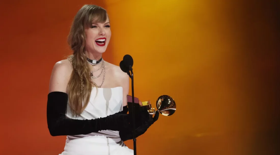 No momento, você está visualizando Taylor Swift faz história e se torna a única artista a ganhar quatro vezes categoria no Grammy