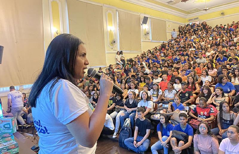 No momento, você está visualizando Mais de 400 estudantes participam do aulão inaugural do Pré-Enem Digit@l 2024