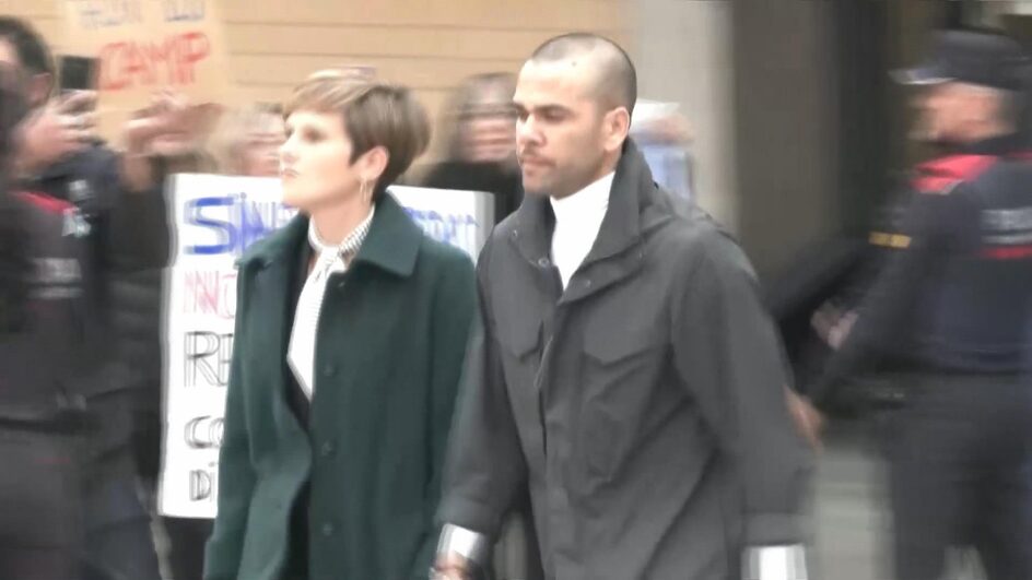 No momento, você está visualizando Daniel Alves é libertado na Espanha após pagar fiança