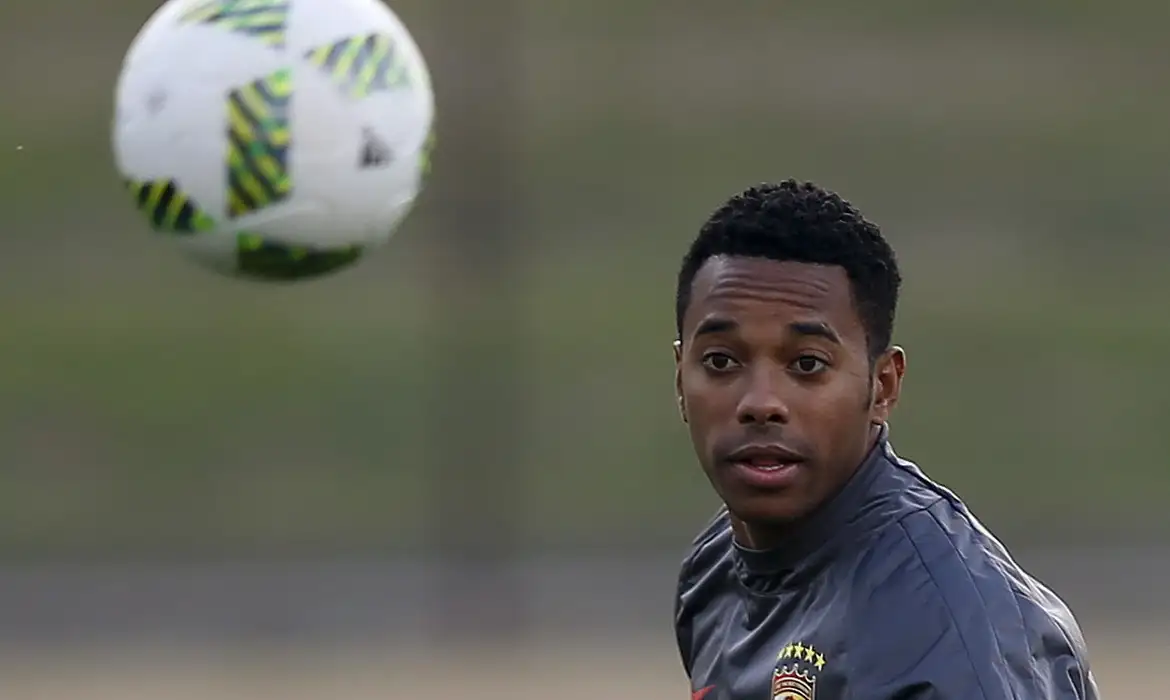 No momento, você está visualizando Defesa de Robinho entra com HC no Supremo contra prisão por estupro