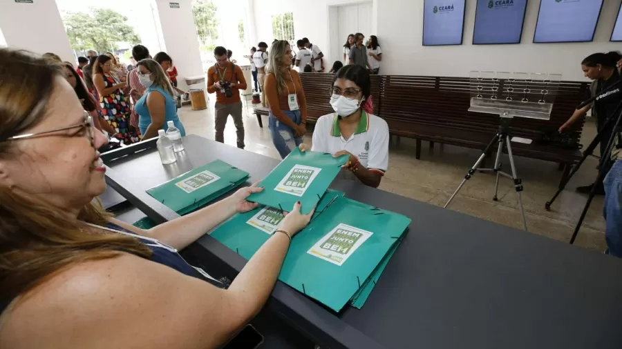 No momento, você está visualizando Estudantes começam a receber primeira parcela do Programa Pé-de-Meia