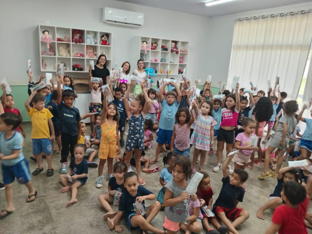 No momento, você está visualizando Secretaria de Saúde de Rondonópolis orienta alunos e entrega kits de higiene bucal