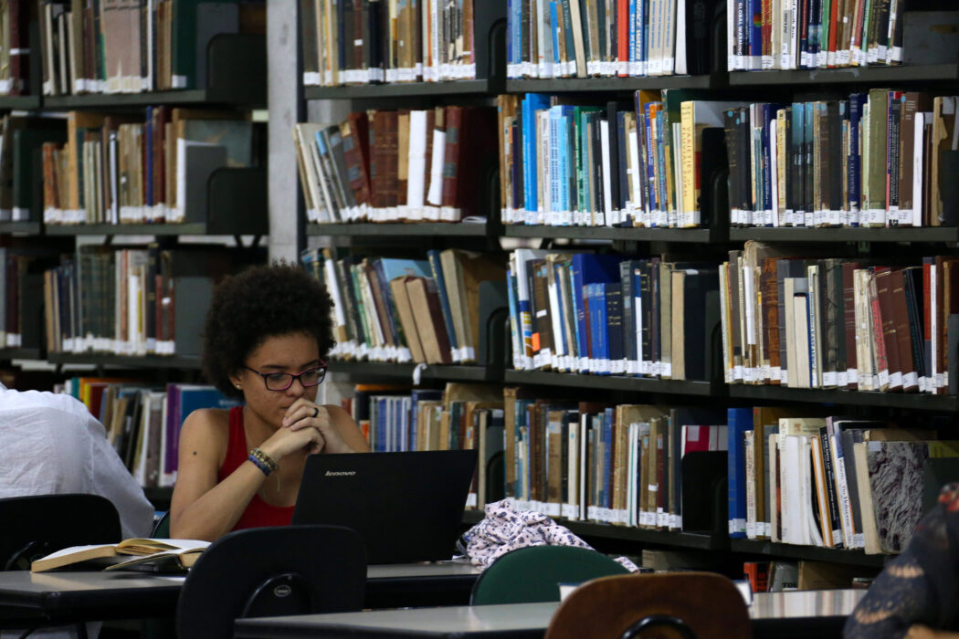 No momento, você está visualizando USP libera mais de 900 livros para baixar de graça e online