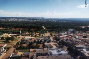Leia mais sobre o artigo Cerca de 300 famílias do bairro Jardim das Flores recebem escrituras