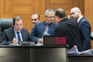 Leia mais sobre o artigo Deputados votam PL que obriga uso de uniforme nas unidades escolares estaduais