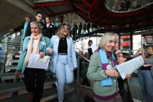 Leia mais sobre o artigo Arizona retoma lei do século 19 que proíbe aborto em quase todos os casos