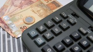 Leia mais sobre o artigo Comércio impulsiona crescimento sustentável da economia