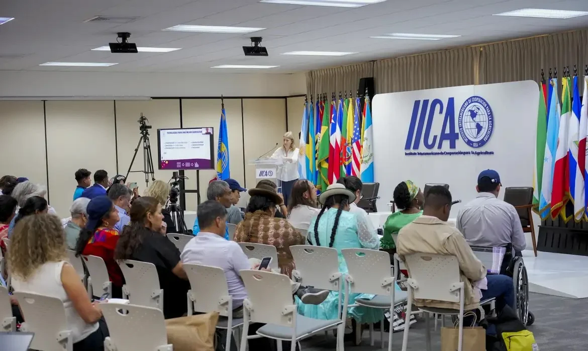 No momento, você está visualizando Cooperativismo inclui pequenos produtores no mercado, diz ex-ministro