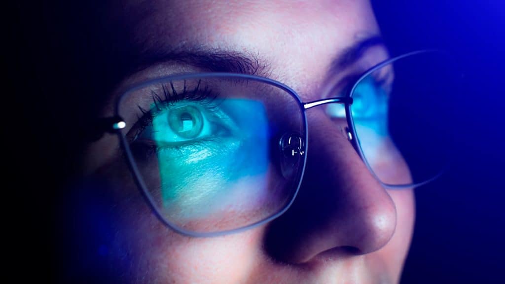 No momento, você está visualizando Filtro de luz azul para óculos funciona mesmo?