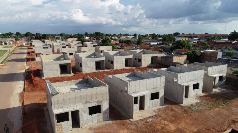 Você está visualizando atualmente Governo entrega 75 casas que tiveram entrada facilitada pelo programa SER Família