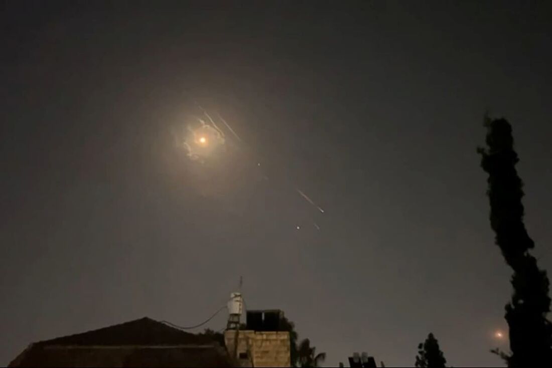 No momento, você está visualizando Israel lança ataque e Irã registra explosões, indica imprensa dos EUA