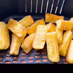 Leia mais sobre o artigo Mandioca na Airfryer; conheça o segredo para dourar, fácil