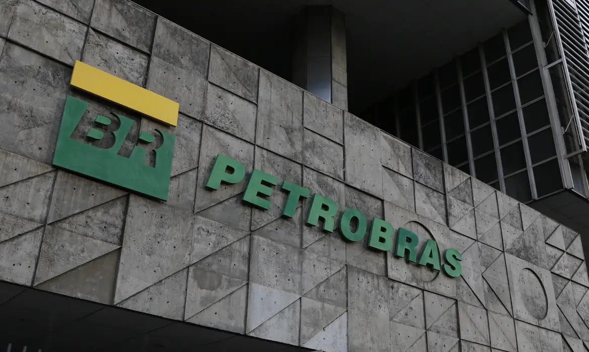 No momento, você está visualizando Petrobras irá distribuir R$ 21,95 bi em dividendos extraordinários