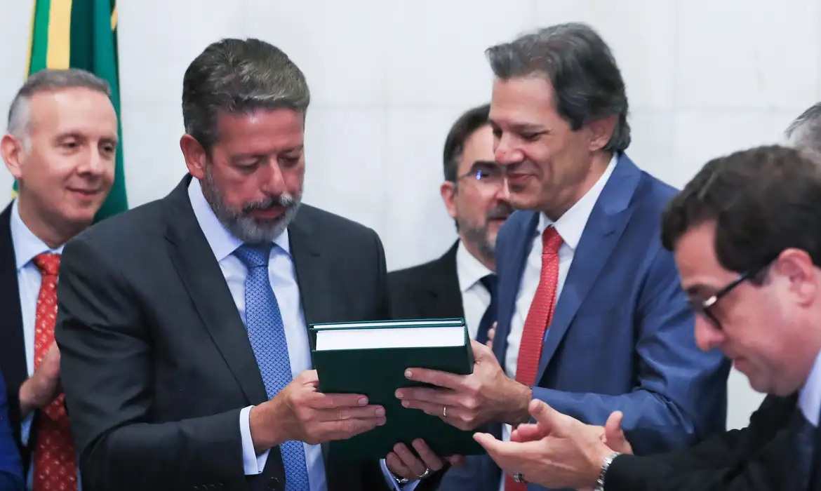 No momento, você está visualizando Regulamentação da reforma tributária prevê alíquota média de 26,5%