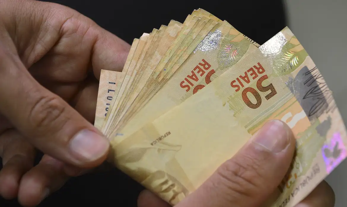 No momento, você está visualizando Rendimento domiciliar do brasileiro chegou a R$ 1.848 em 2023