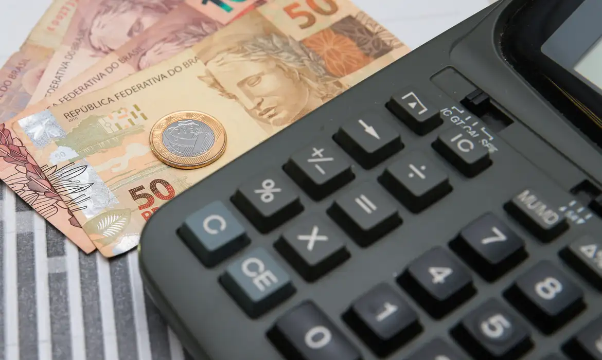 No momento, você está visualizando Senado aprova isenção de IR para quem ganha até dois salários mínimos