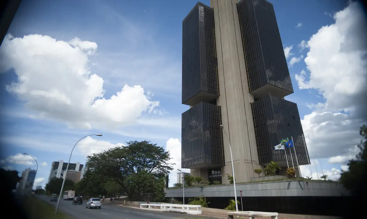 No momento, você está visualizando Copom reduz juros básicos da economia para 10,5% ao ano