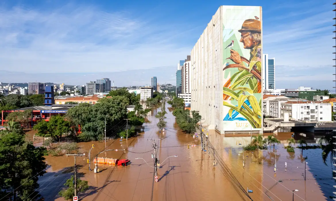 Você está visualizando atualmente Médicos listam recomendações para evitar doenças em meio a enchentes