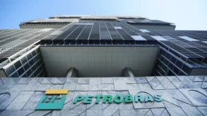 Leia mais sobre o artigo Petrobras tem lucro de R$ 23,7 bilhões no 1° trimestre, queda de 38%
