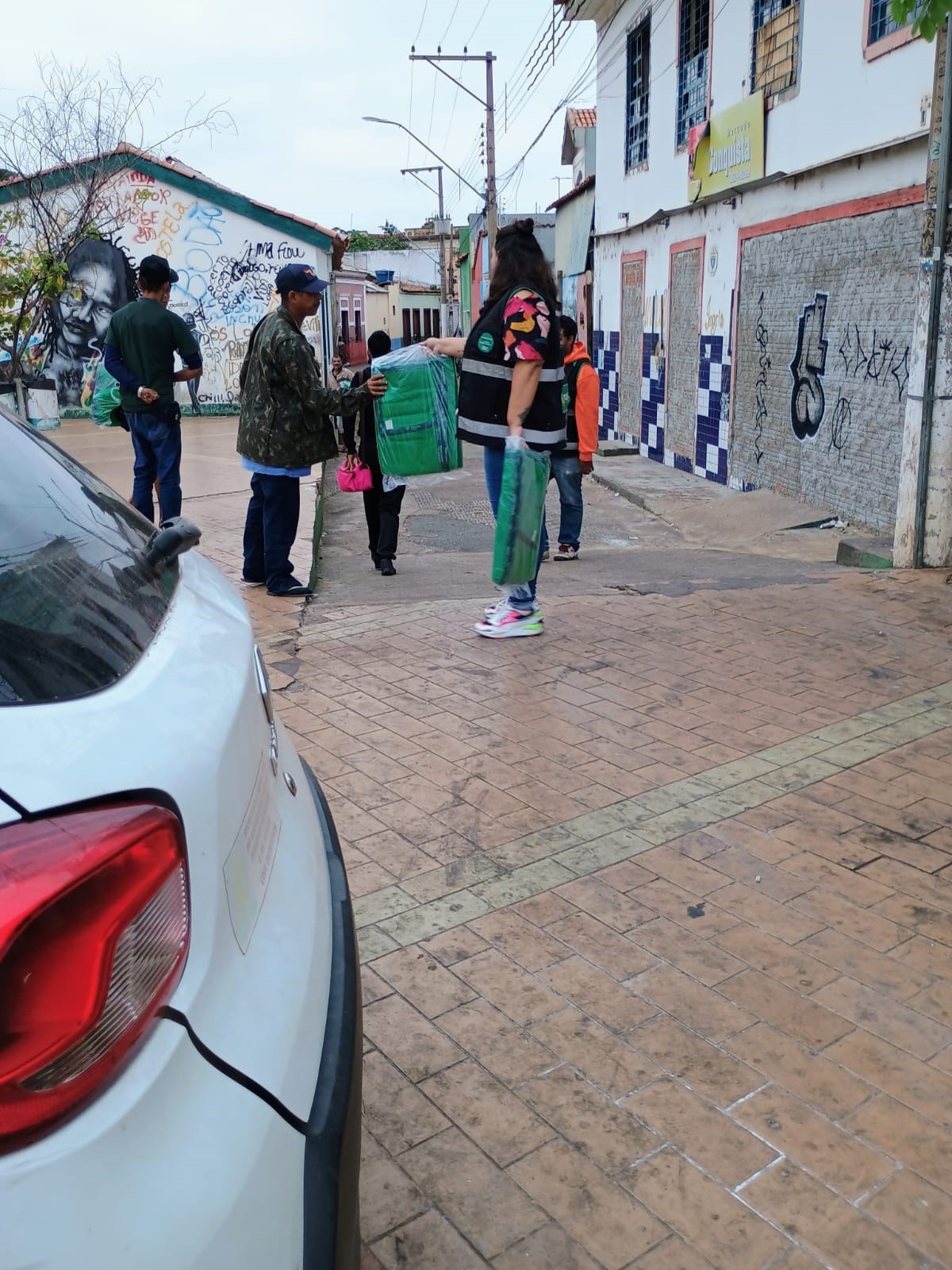 No momento, você está visualizando Prefeitura de Cuiabá distribui 150 novos cobertores à população em situação de rua
