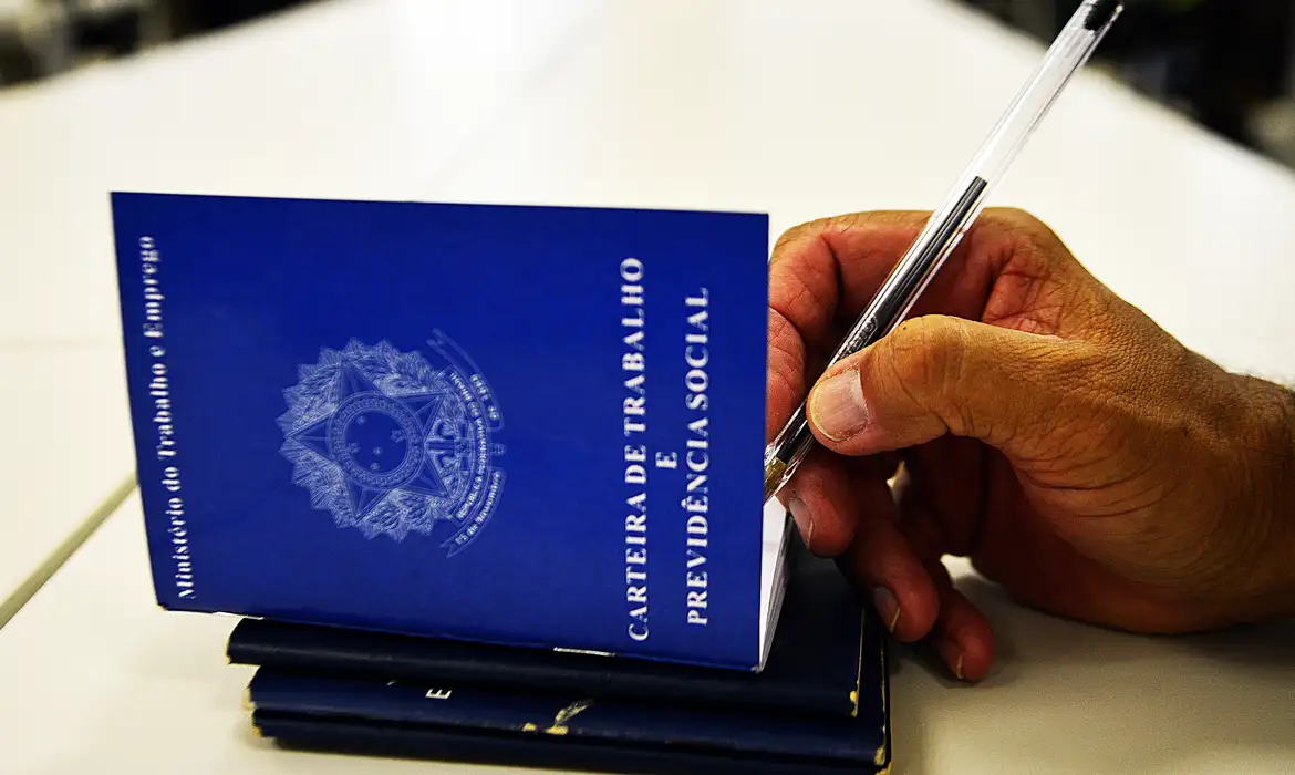 No momento, você está visualizando Taxa de desemprego fica em 7,9%; índice é o menor em 10 anos
