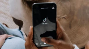 Leia mais sobre o artigo TikTok aponta 8 características comuns a diferentes gerações de usuários