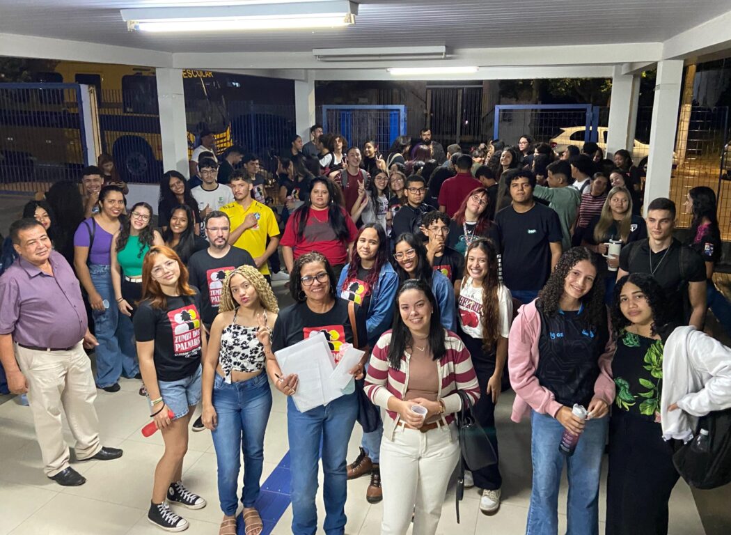 No momento, você está visualizando Alunos do cursinho Zumbi dos Palmares visitam o projeto Palco da Ciência