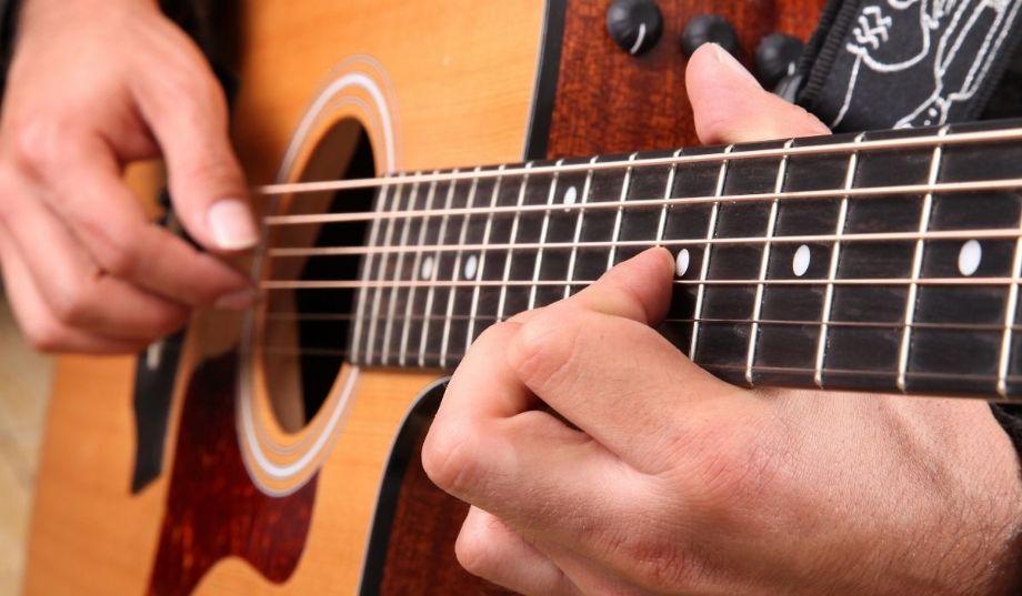 No momento, você está visualizando Curso gratuito de violão está com vagas disponíveis