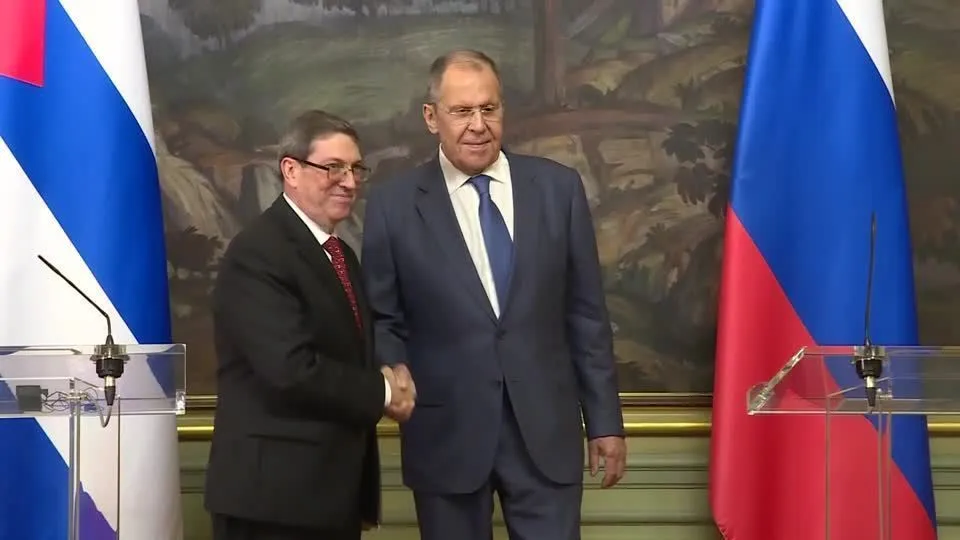 No momento, você está visualizando Navios de guerra russos chegam a Cuba; EUA observam manobras