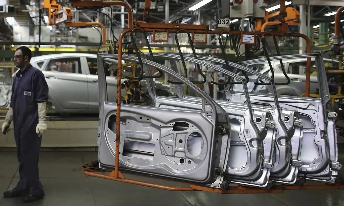 No momento, você está visualizando Produção industrial recua em cinco dos 15 locais pesquisados em abril