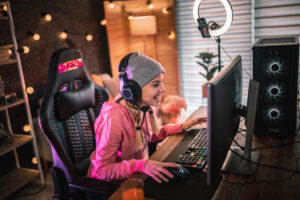 Leia mais sobre o artigo Santander oferece 8 mil bolsas de estudo para streamers