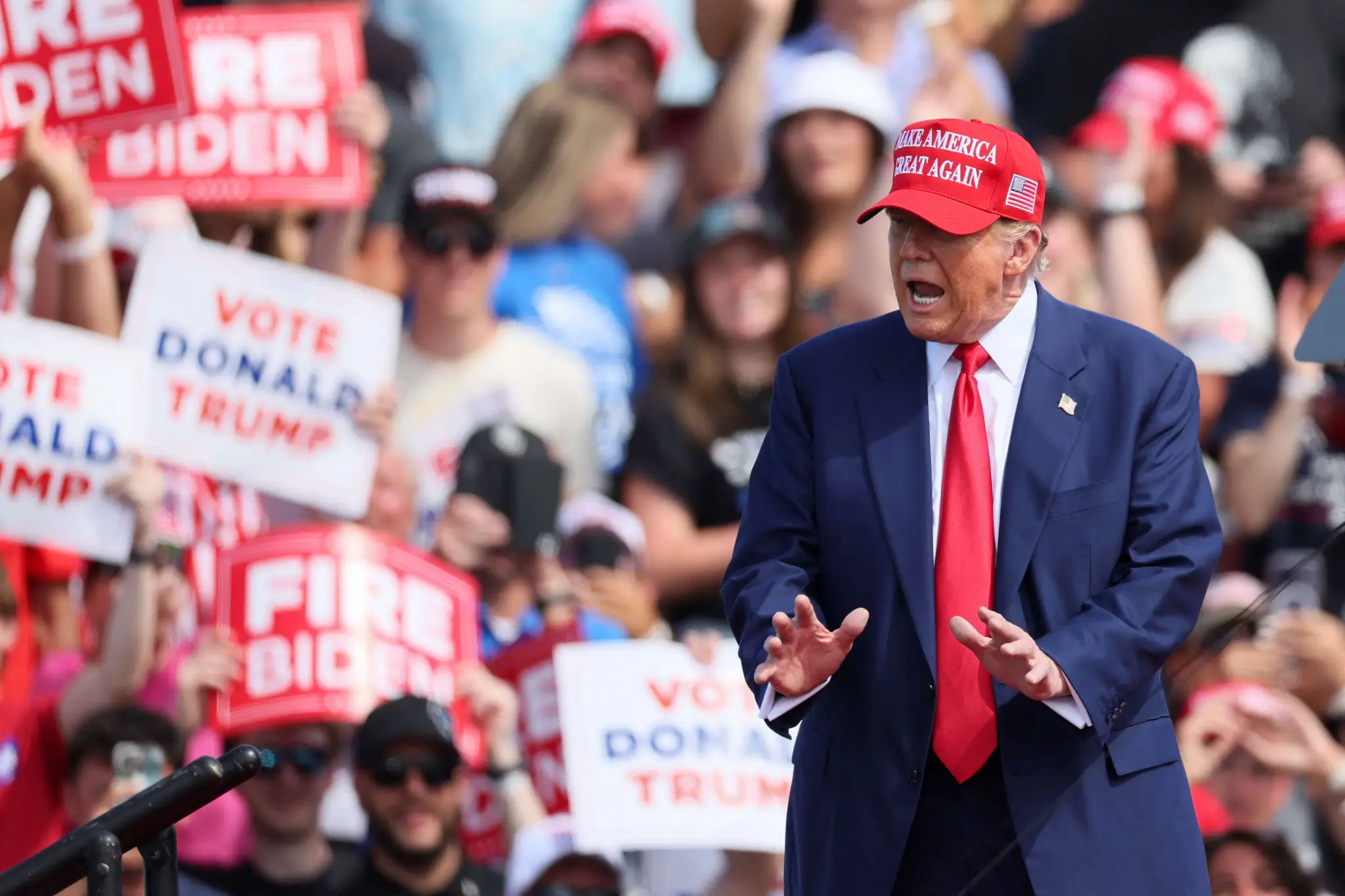 No momento, você está visualizando Trump defende green card para estrangeiros formados em faculdades nos EUA