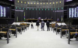 Leia mais sobre o artigo Câmara aprova PEC que perdoa multas e cotas raciais de partidos