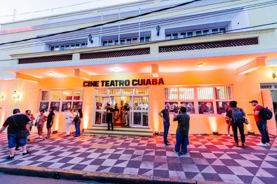 No momento, você está visualizando Cine Teatro Cuiabá recebe stand-ups, shows e espetáculos